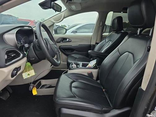 Crystal Metallic 2023 Chrysler Pacifica Touring-L