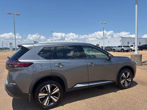 2022 Nissan Rogue SL
