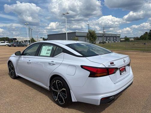 2025 Nissan Altima SR