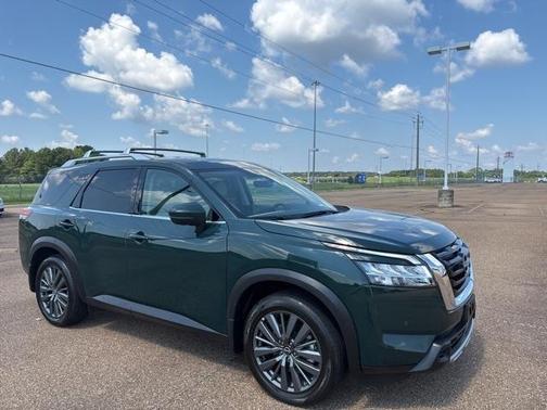 2024 Nissan Pathfinder SL