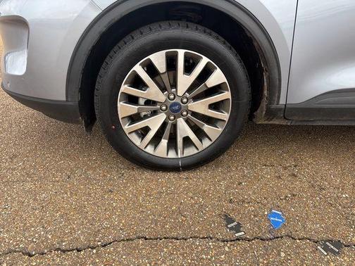 2022 Ford Escape Titanium Hybrid