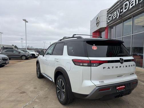 2026 Nissan Pathfinder Platinum