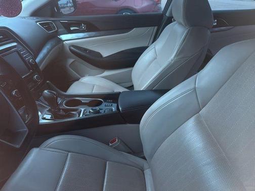 2021 Nissan Maxima SV