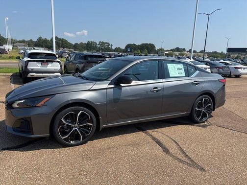 2025 Nissan Altima SR