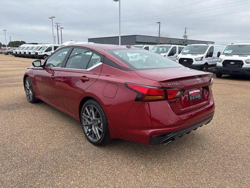 2024 Nissan Altima 2.0 SR