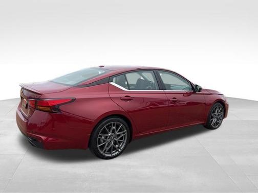 2024 Nissan Altima 2.0 SR