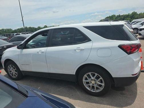 Summit White 2022 Chevrolet Equinox LS