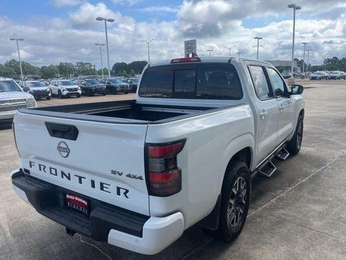 Glacier White 2022 Nissan Frontier SV