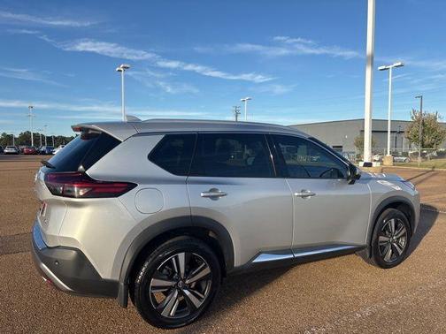 2022 Nissan Rogue SL