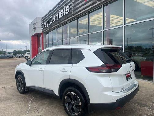 Everest White P 2024 Nissan Rogue SV