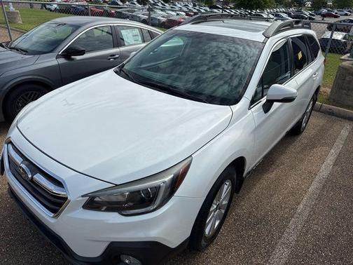 White 2019 Subaru Outback 2.5i Premium