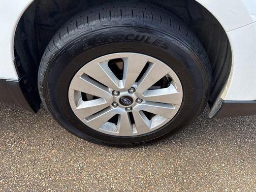 White 2019 Subaru Outback 2.5i Premium