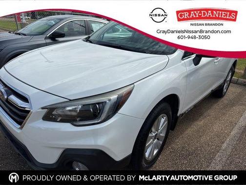 White 2019 Subaru Outback 2.5i Premium