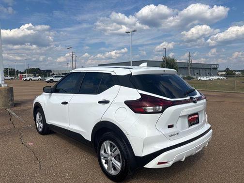 2024 Nissan Kicks S