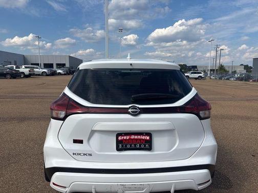2024 Nissan Kicks S