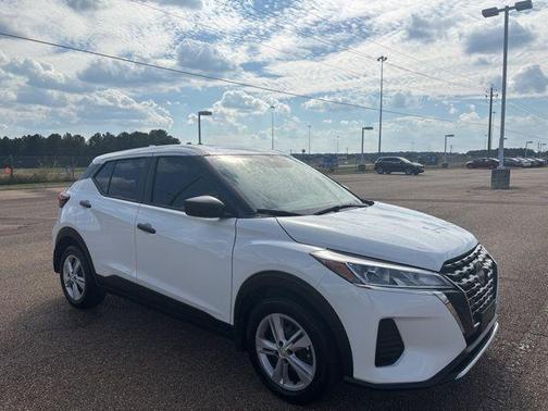 2024 Nissan Kicks S