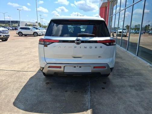 Pearl 2025 Nissan Pathfinder SL