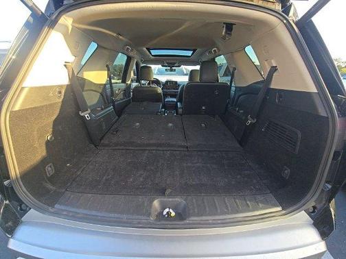 Super Black 2025 Nissan Pathfinder SL
