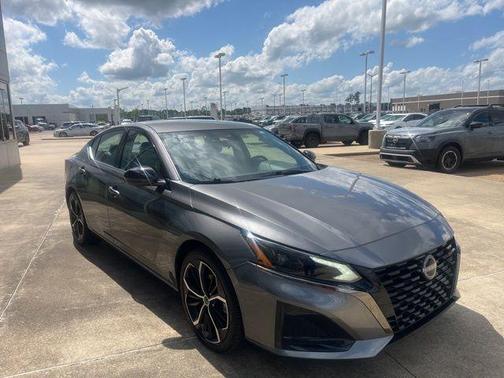 Gun Metallic 2025 Nissan Altima SR