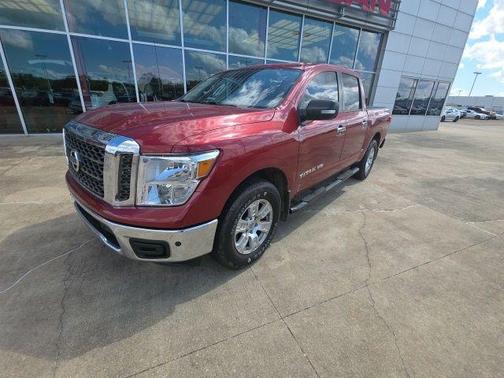 Red 2018 Nissan Titan SV