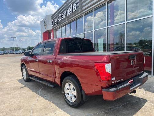 Red 2018 Nissan Titan SV