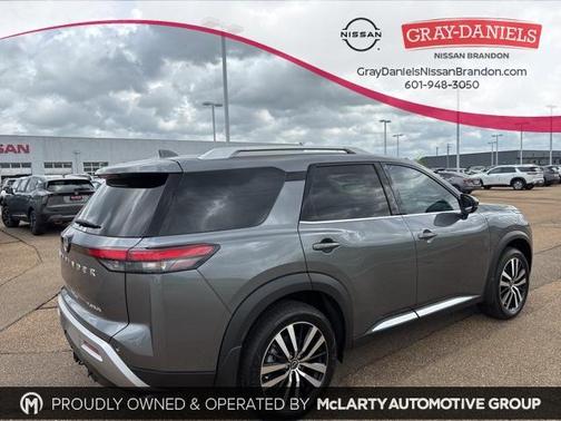 2025 Nissan Pathfinder Platinum