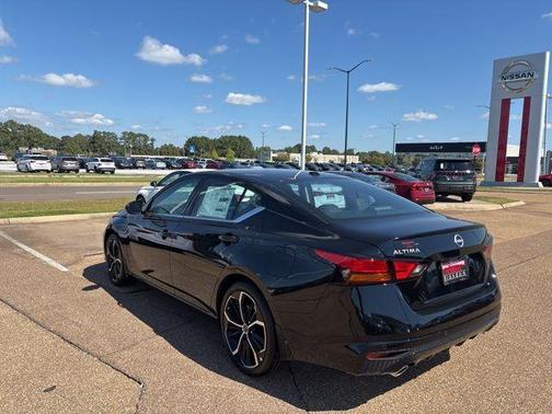 2025 Nissan Altima SR