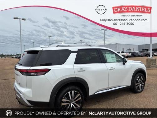2025 Nissan Pathfinder Platinum