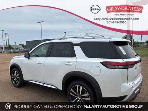 2025 Nissan Pathfinder Platinum