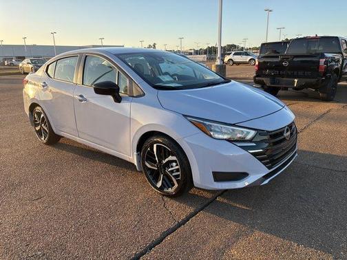 2025 Nissan Versa 1.6 SR