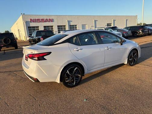 2025 Nissan Versa 1.6 SR