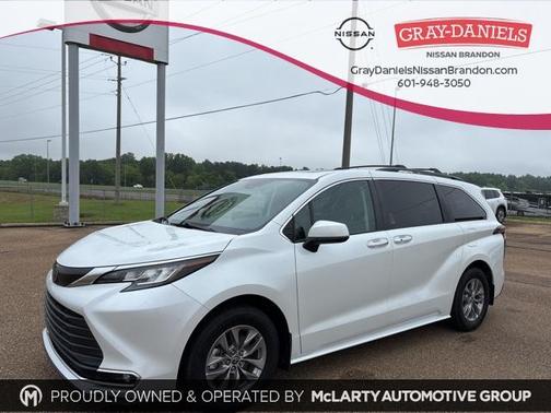 2022 Toyota Sienna XLE