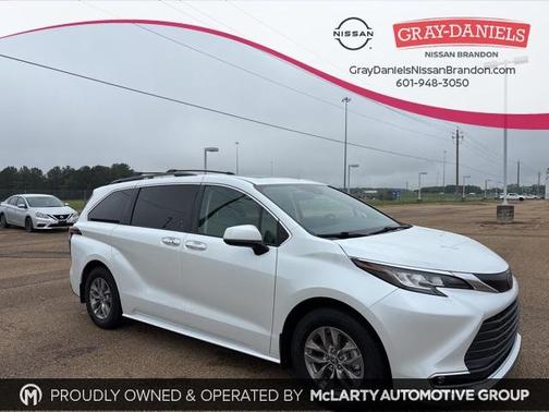 2022 Toyota Sienna XLE