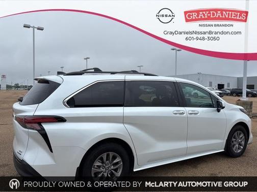 2022 Toyota Sienna XLE