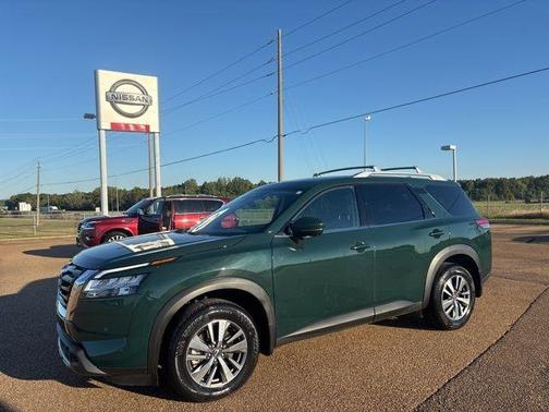 2024 Nissan Pathfinder SL