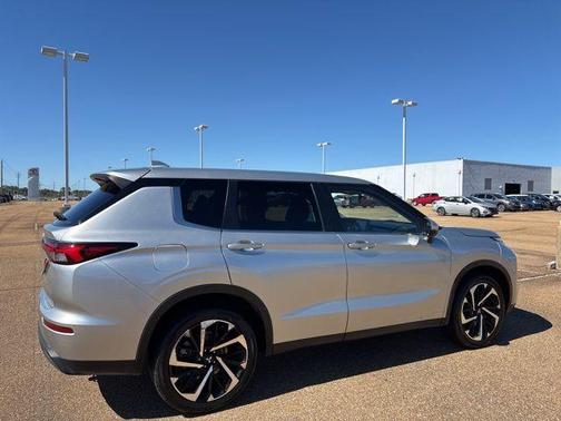 2022 Mitsubishi Outlander ES