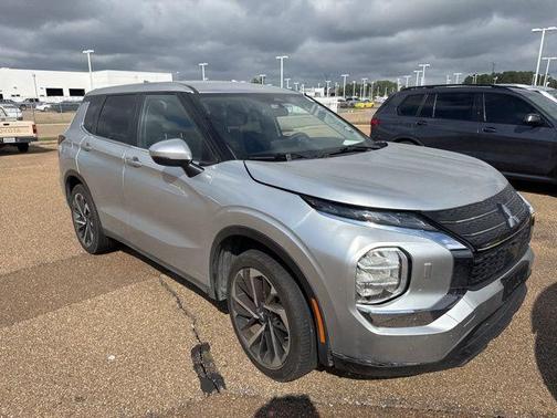 2022 Mitsubishi Outlander ES