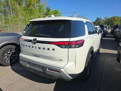 White 2024 Nissan Pathfinder SL