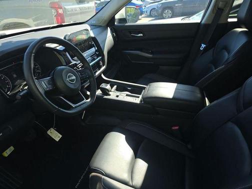 White 2024 Nissan Pathfinder SL