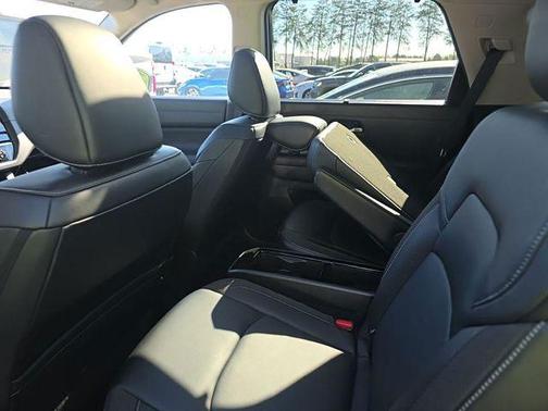 White 2024 Nissan Pathfinder SL