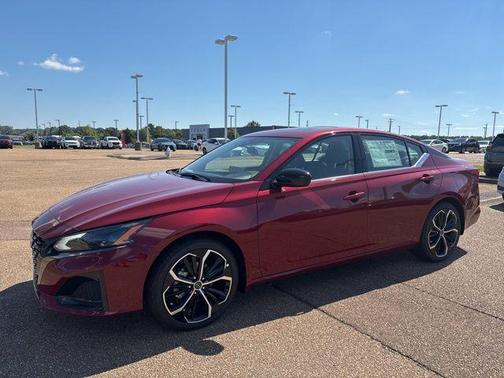 2025 Nissan Altima SR