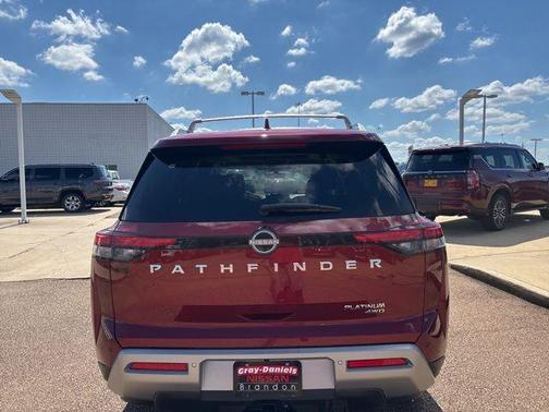 2025 Nissan Pathfinder Platinum