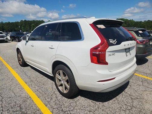 2022 Volvo XC90 T5 Momentum 7 Passenger
