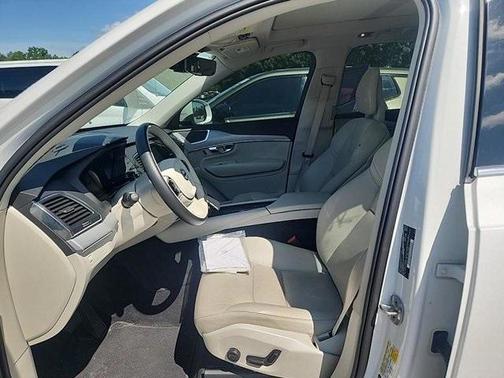 2022 Volvo XC90 T5 Momentum 7 Passenger
