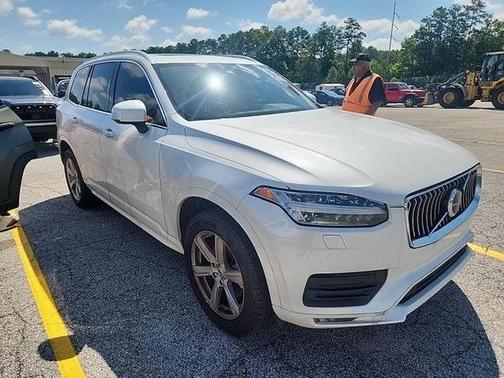 2022 Volvo XC90 T5 Momentum 7 Passenger