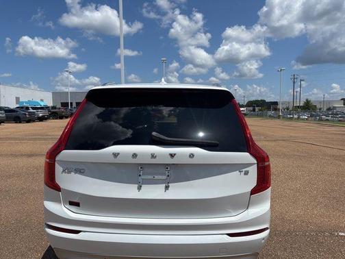 2022 Volvo XC90 T5 Momentum 7 Passenger