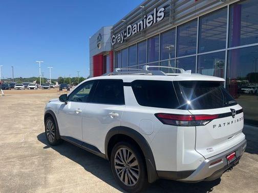 Pearl 2025 Nissan Pathfinder SL