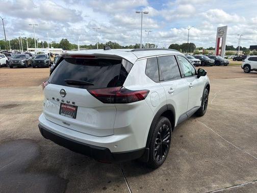 Everest White P 2026 Nissan Rogue Dark Armor