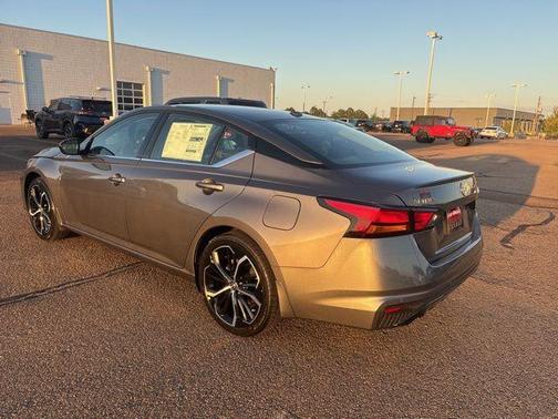 2025 Nissan Altima SR