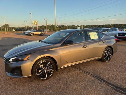 2025 Nissan Altima SR
